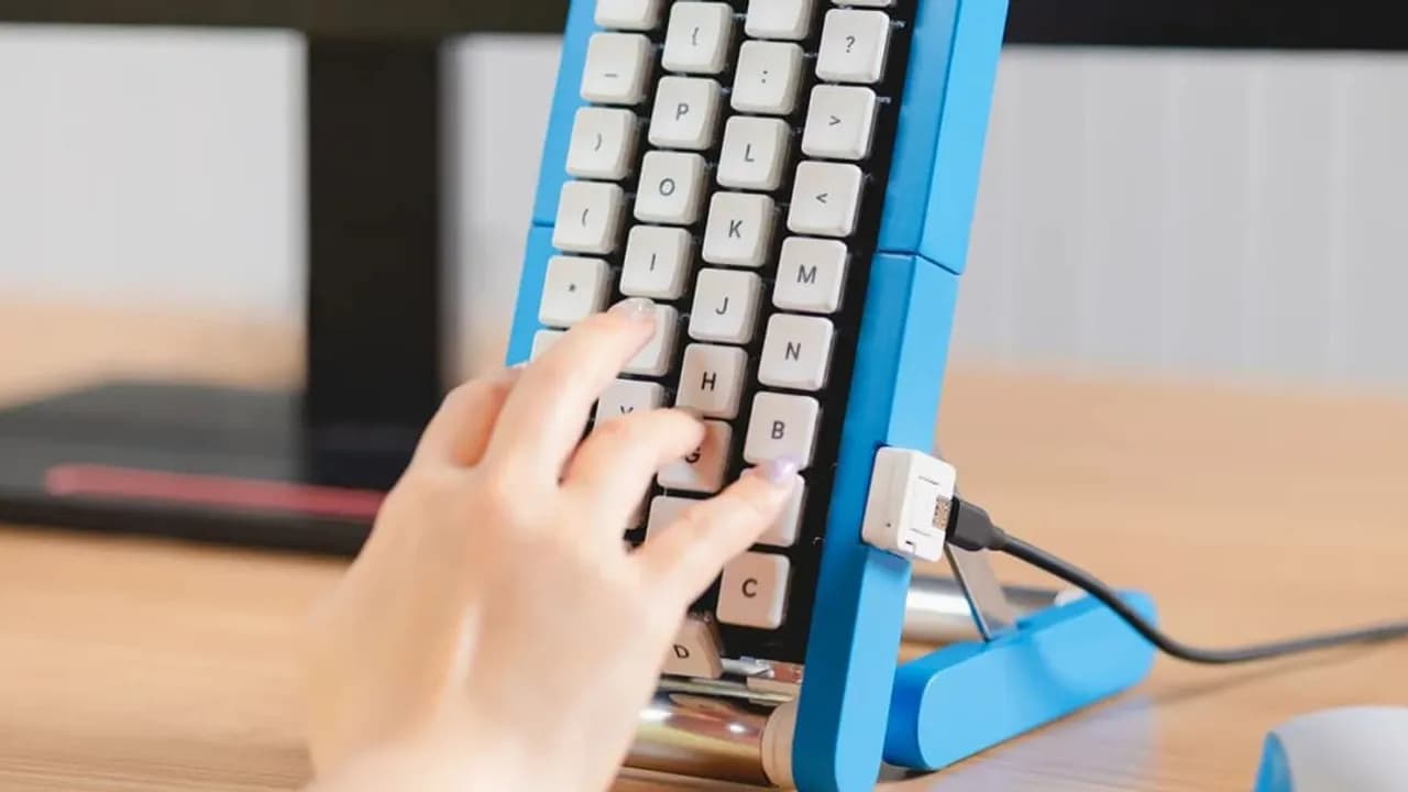 Google unveils a conveyor-belt keyboard: now the keys come to you